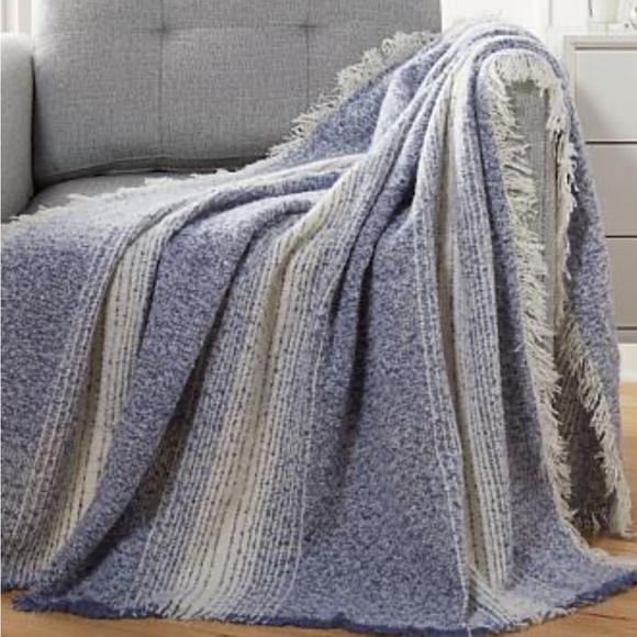 627. NWT CONCIERGE COLLECTION OMBRE THROW - Picture 1 of 3